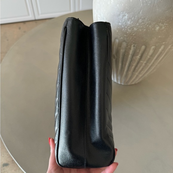 Authentic gently used Yves Saint Laurent YSL Matelasse Chevron black gold bag - Picture 4 of 8